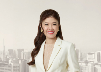 Ms. Naparat Sriwanvit